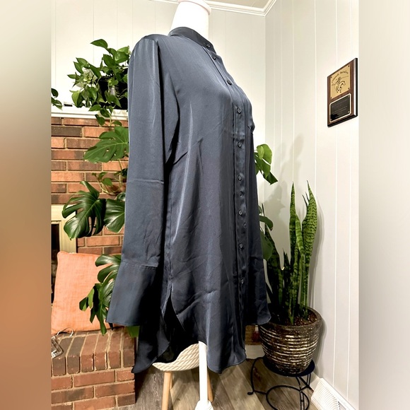 🛍️NWOT.Looks good with a belt! Sexy soft button up shirt dress Size XS - Picture 1 of 9